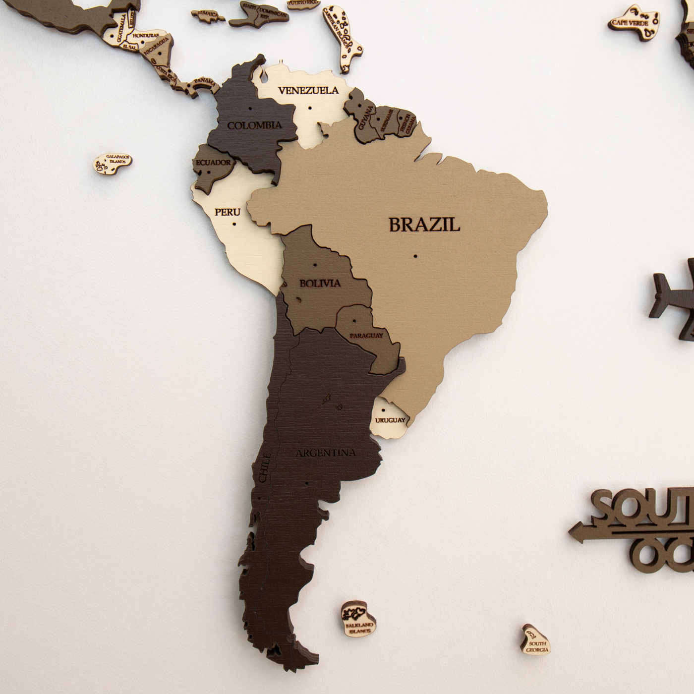 Τρισδιάστατος ξύλινος παγκόσμιος χάρτης. Ξύλινη διακόσμηση τοίχου. Χρώματα του χάρτη Καμουφλάζ από την Ksilart