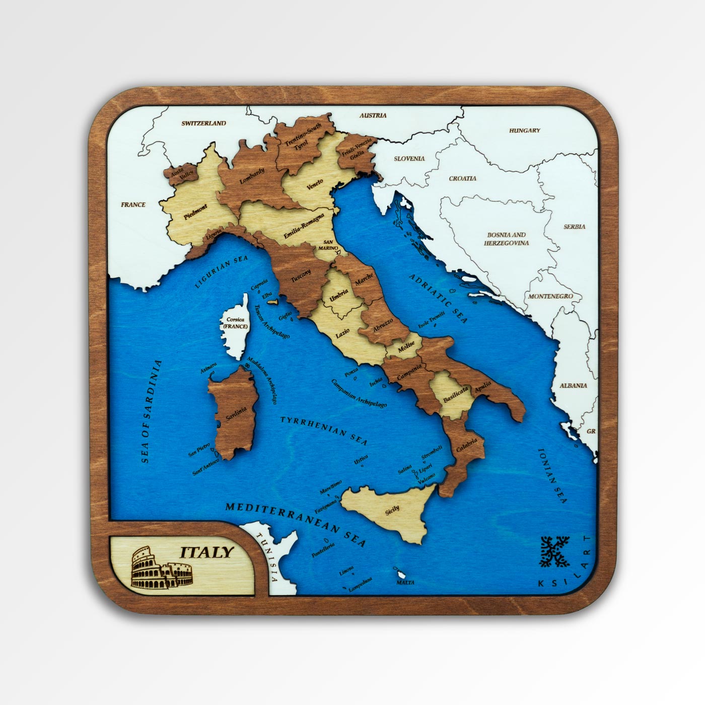 Ξύλινος μίνι χάρτης της Ιταλίας σε καφέ χρώμα. Ξύλινοι μίνι χάρτες χωρών από την Ksilart