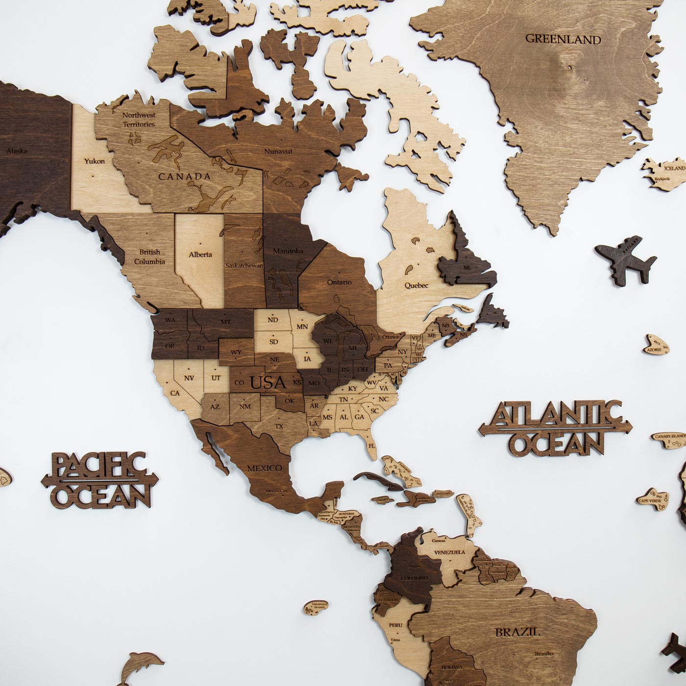 Τρισδιάστατος ξύλινος παγκόσμιος χάρτης. Ξύλινη διακόσμηση τοίχου. Χάρτης με χρώματα καρυδιάς. Ksilart