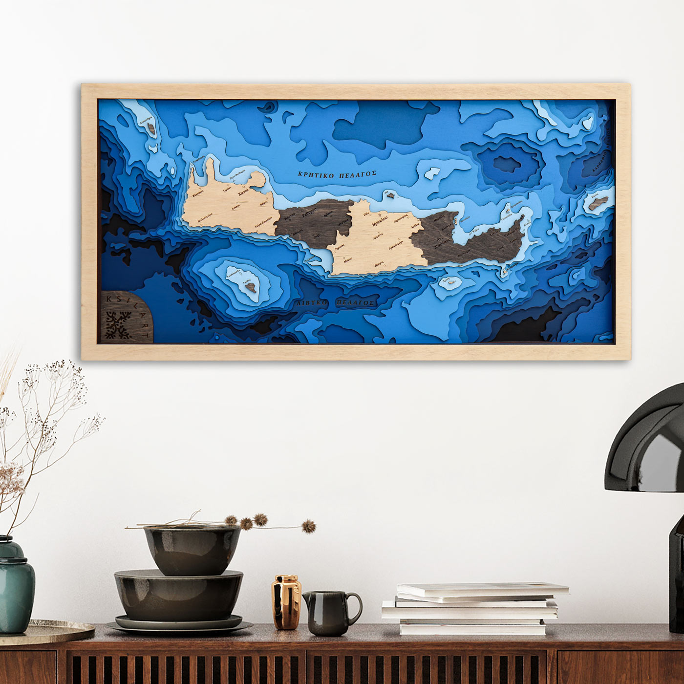 Βαθυμετρικός ξύλινος χάρτης πολλαπλών επιπέδων της Κρήτης. Wenge Reversed. Ksilart